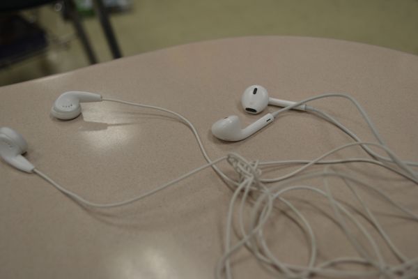 CANT YOU HEAR THE MUSIC? -- Students at Central have different preferences on whats the best type of headphones to have.