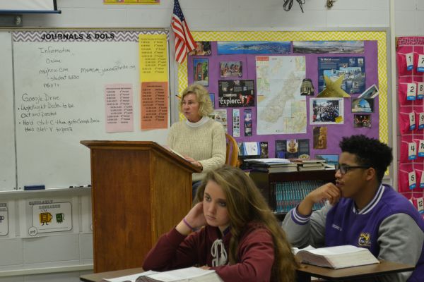 JANICE MUNSON HAS BEEN TEACHING FOR 25 YEARS -- Munson continues teaching freshmen English at Central High.