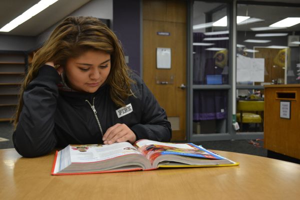 STUDYING IS THE BEST WAY TO ACE MIDTERMS -- Jimena Villanueva studies her textbook to make sure she does well on her midterm exam. 