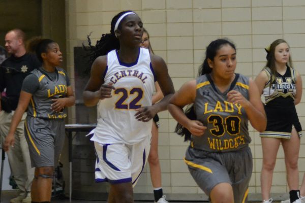 LADY POUNDERS BASKETBALL PERSEVERES TOWARDS IMPROVING -- Lady Pounder Aubree Traylor in a match against the Hixson Lady Wildcats.