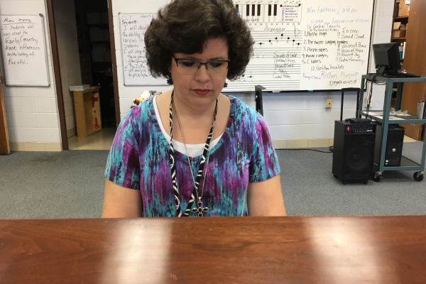 TEACHER SPOTLIGHT: CENTRAL HIGH SCHOOL WELCOMES NEW CHOIR TEACHER MRS. LATHAM --
Mrs. Latham plays a selection of songs for her choir students to sing along with.