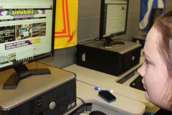 CENTRAL DIGEST JOINS SOUTHERN INTERSCHOLASTIC PRESS ASSOCIATION -- Abby Young, a staff writer, works on her latest article.