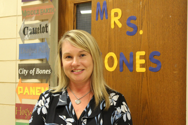 ENGLISH 9 AND 10 INSTRUCTOR MISTY JONES IS WARMLY WELCOMED ONTO CENTRALS STAFF -- Mrs. Misty Jones welcomes students into her new English classroom. 