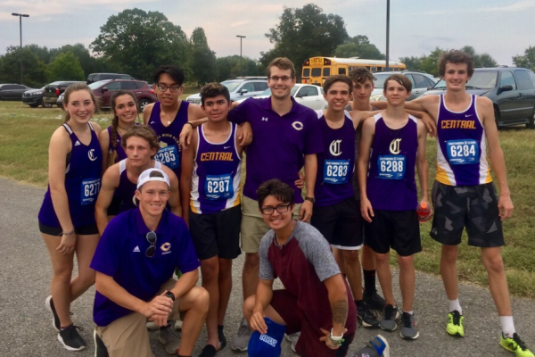 CENTRALS 2019 CROSS COUNTRY TEAM GIVES IT THEIR ALL -- The cross country team near the beginning of the season poses with Former Coach Joyner and Coach Parrott. 