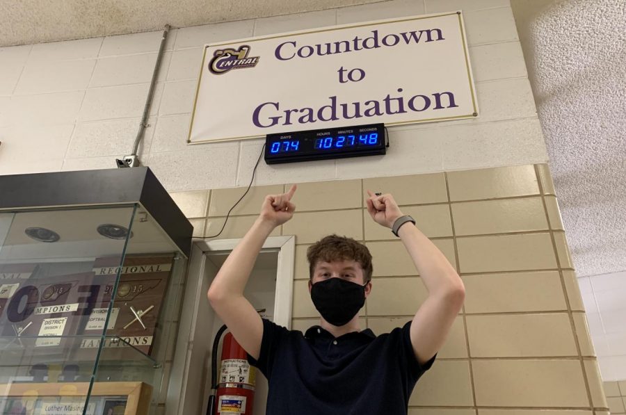 THE+FINAL+STRETCH+--+Senior+Grayson+Catlett+points+to+the+graduation+countdown+clock.