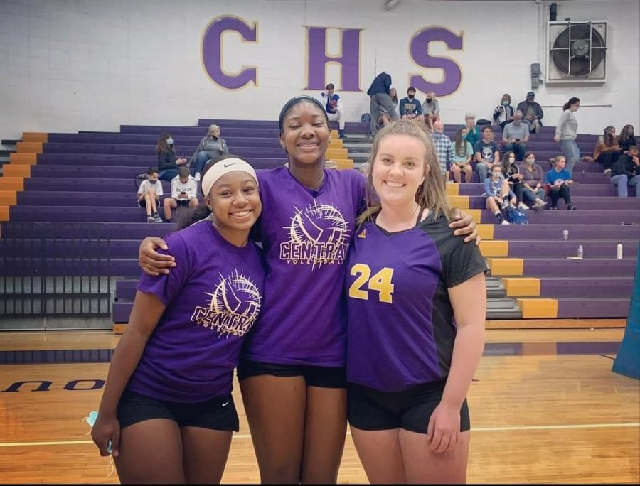 CARMEN CRABTREE NAMED CENTRALS FCA ATHLETE OF THE YEAR -- Kameron Hammons, Taniya Crowder, and Carmen Crabtree (left to right) pictured after a victory during the 2020 volleyball season.