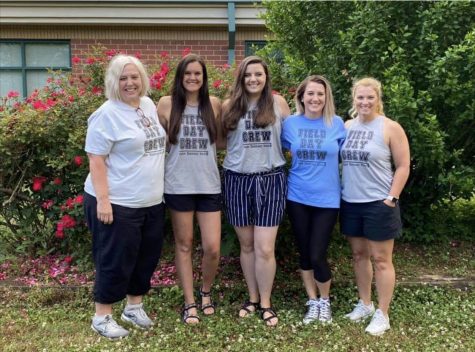 FORMER DIGEST EDITOR ALLIE NEDEAU ANASTAS IS NOW AN EDUCATOR -- Anastas, with her fellow teachers, is ready for a field day at Jasper Elementary School.