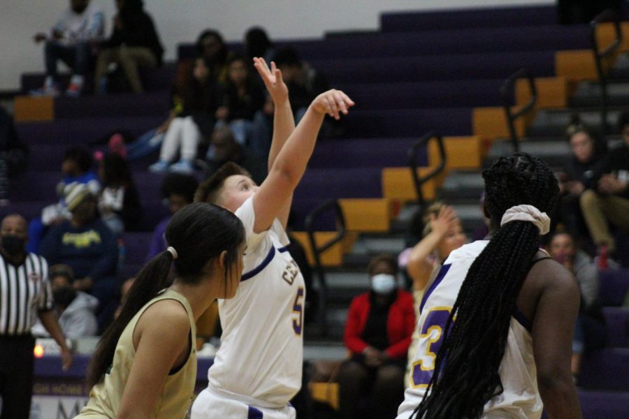 GIRLS BASKETBALL 2021-2022 SEASON GALLERY- Sophomore Hadien Harness shooting the ball at the free throw line.