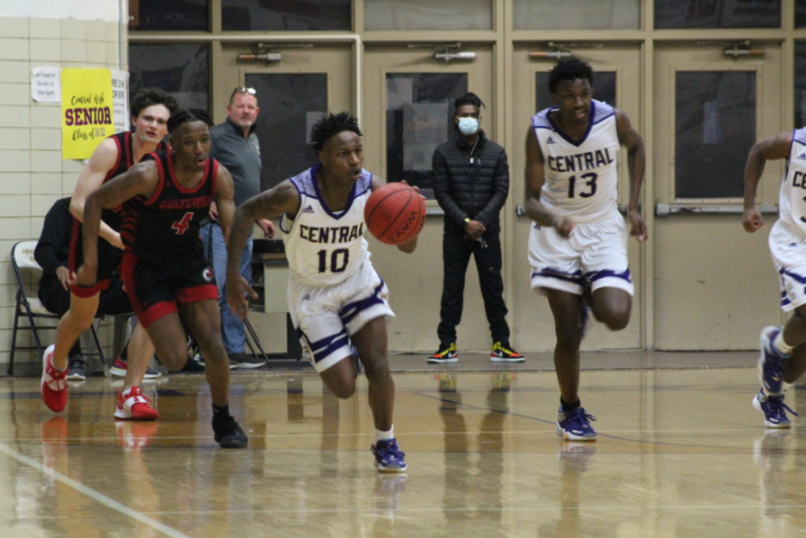 BOYS BASKETBALL CONCLUDES THEIR 2021-2022 SEASON -- Senior Noah Collins fights to run the ball back to the Pounders side