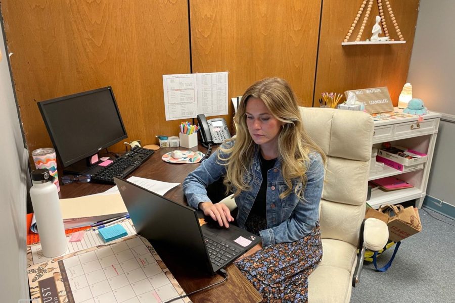 OHIO STATE GRAD OLIVIA NUGENT IS NEW SOPHOMORE COUNSELOR  -- New sophomore counselor, Olivia Nugent, working in her office before meeting with students. 