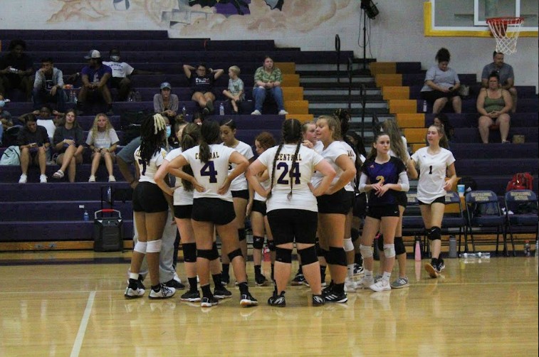 CENTRAL+VOLLEYBALL+HAS+ARRIVED+--+The+2021-2022+volleyball+team+huddling+before+their+game+against+Hixson