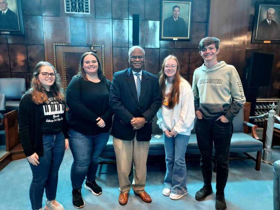 CENTRAL STUDENTS INVITED TO EXCLUSIVE CONSTITUTION DAY EVENT -- Central students Sara Katheron Latham, Makayla Paris, MacKenzie Farner, and Riley Hayden pictured with United States District Judge Curtis L. Collier. 